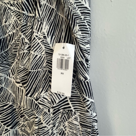 NWT Old Navy Black/White Palm Print Sleeveless Tank One Piece Jumpsuit Size XS - Picture 8 of 9